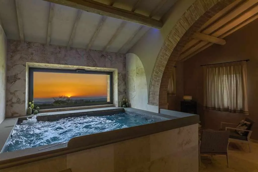Villa I Cipressini privata lusso piscina riscaldata spa palestra Toscana-1